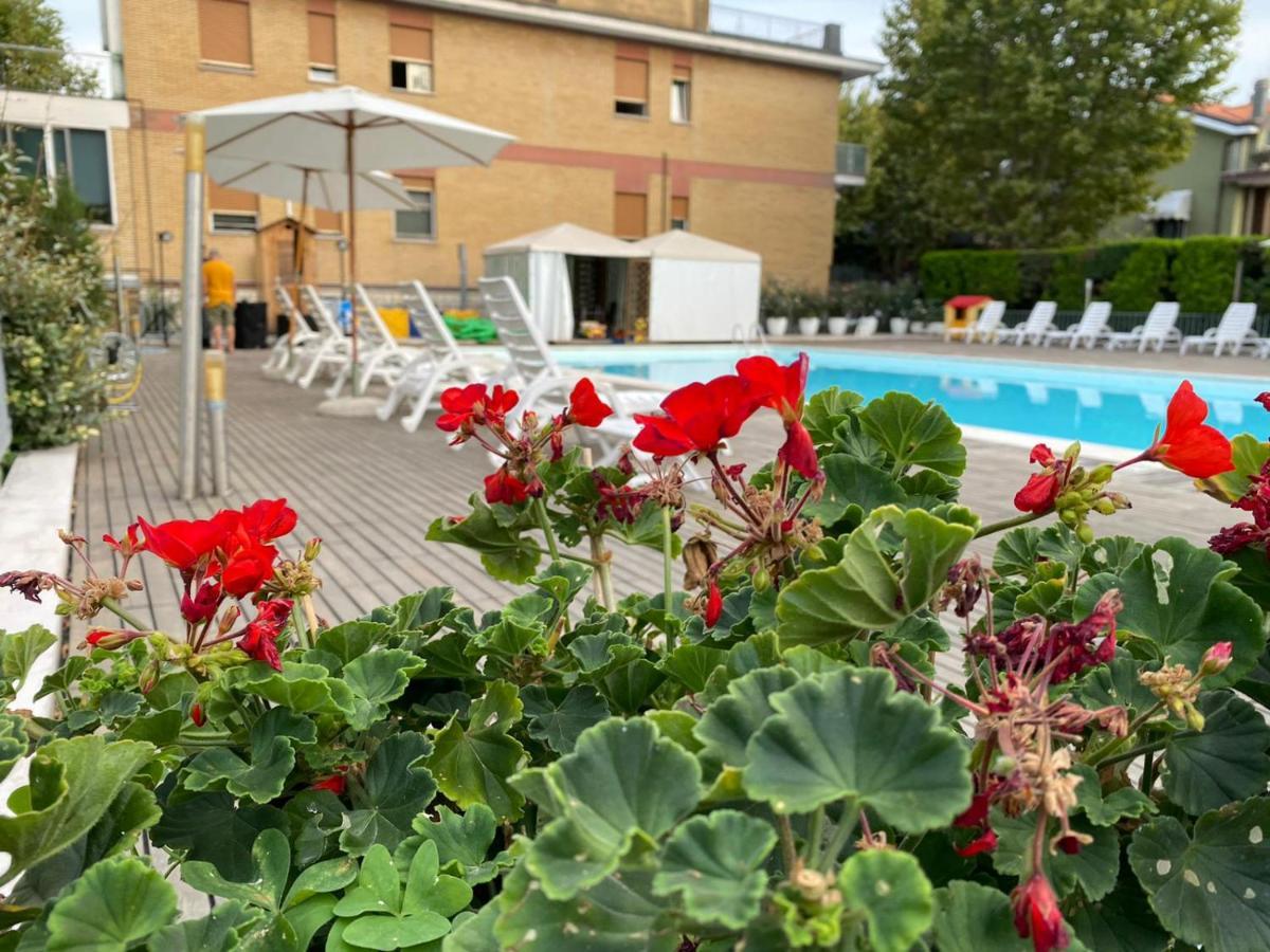 Hotel St. Moritz Μπελάρια-Ιτζέα Μαρίνα Εξωτερικό φωτογραφία