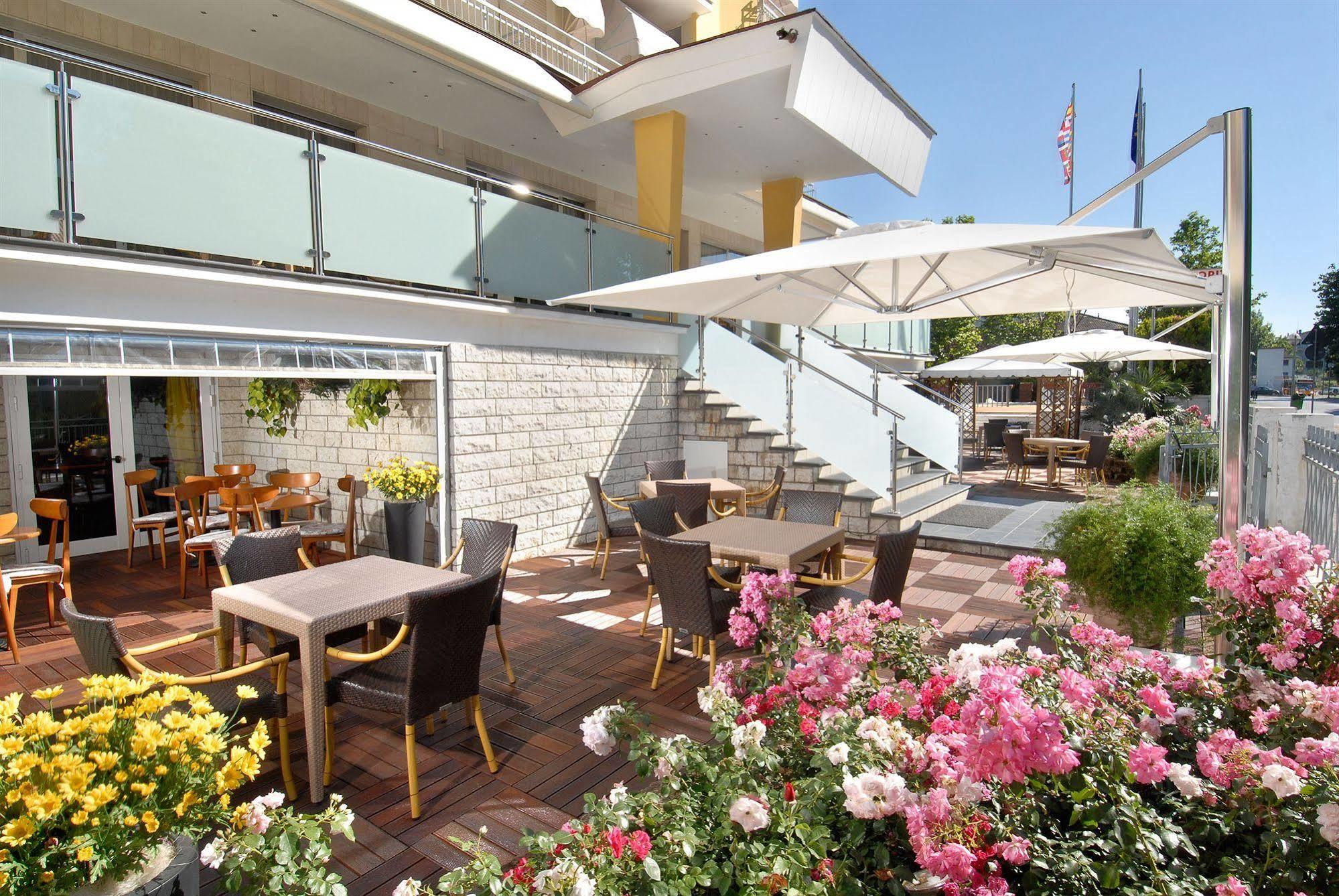 Hotel St. Moritz Μπελάρια-Ιτζέα Μαρίνα Εξωτερικό φωτογραφία