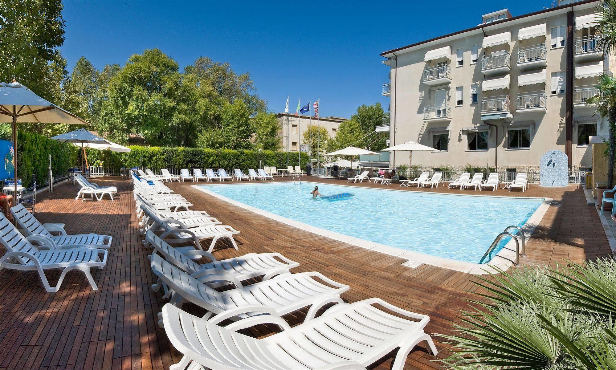 Hotel St. Moritz Μπελάρια-Ιτζέα Μαρίνα Εξωτερικό φωτογραφία
